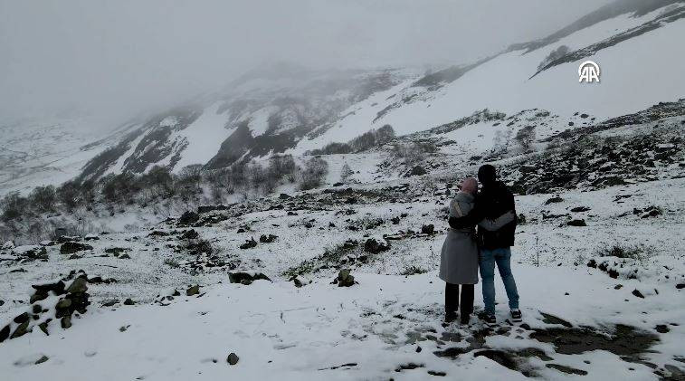 Mayıs ayının ortasında karla mücadele sürüyor - Resim: 17